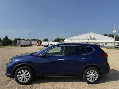 2017 Nissan Rogue, $12198. Photo 2