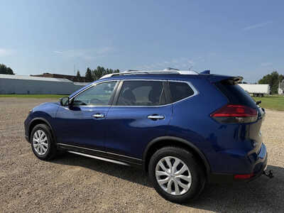 2017 Nissan Rogue, $12198. Photo 3