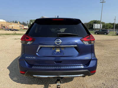 2017 Nissan Rogue, $12198. Photo 4