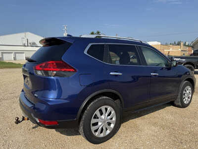 2017 Nissan Rogue, $12198. Photo 5
