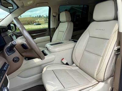 2021 GMC Yukon XL, $42198. Photo 10