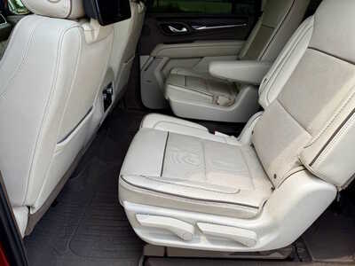 2021 GMC Yukon XL, $42198. Photo 11