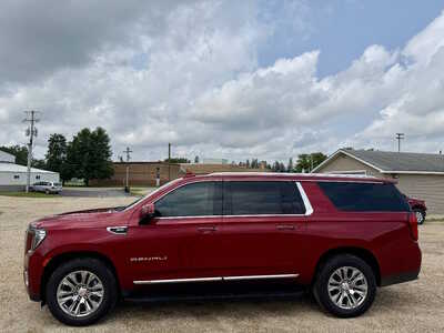 2021 GMC Yukon XL, $42198. Photo 2
