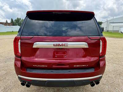 2021 GMC Yukon XL, $42198. Photo 4