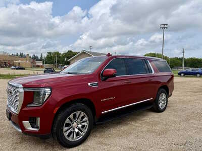 2021 GMC Yukon XL, $42198. Photo 1