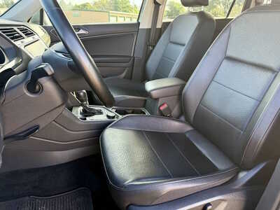 2018 Volkswagen Tiguan, $14198. Photo 10