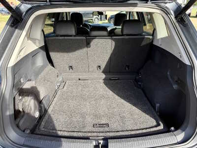 2018 Volkswagen Tiguan, $14198. Photo 12