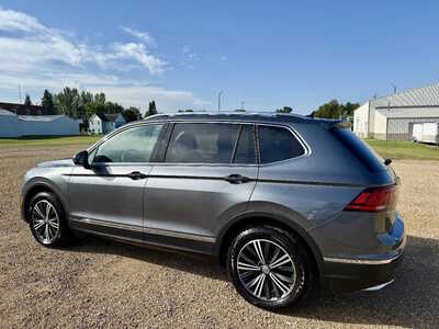 2018 Volkswagen Tiguan, $14198. Photo 3