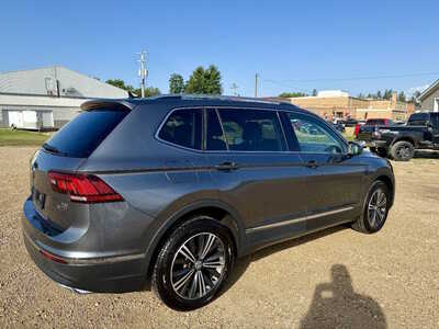 2018 Volkswagen Tiguan, $14198. Photo 5