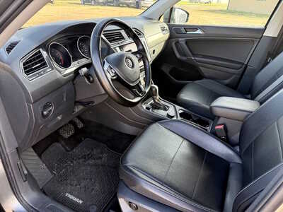 2018 Volkswagen Tiguan, $14198. Photo 9