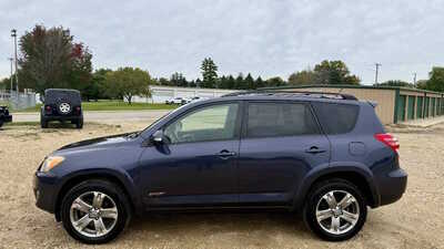 2009 Toyota RAV4, $10198. Photo 2