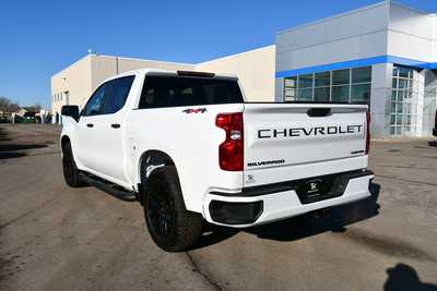2024 Chevrolet 1500 Crew Cab, $47805. Photo 4