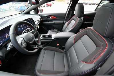 2025 Chevrolet Equinox, $47890. Photo 10