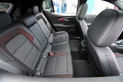 2025 Chevrolet Equinox, $47890. Photo 12