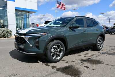 2025 Chevrolet Trax, $24885. Photo 2