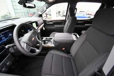 2025 Chevrolet 1500 Crew Cab, $58905. Photo 10