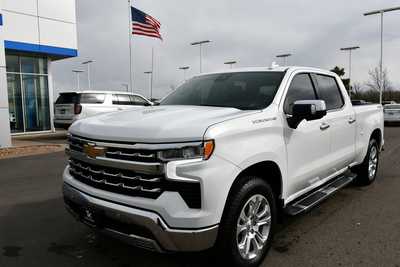2022 Chevrolet 1500 Crew Cab, $44250. Photo 2