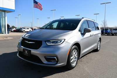 2021 Chrysler Pacifica, $23000. Photo 2