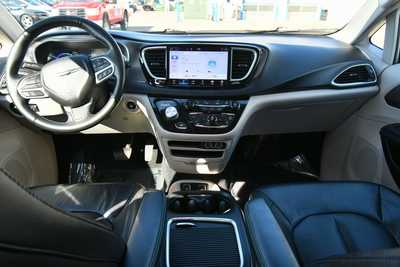 2021 Chrysler Pacifica, $23000. Photo 3