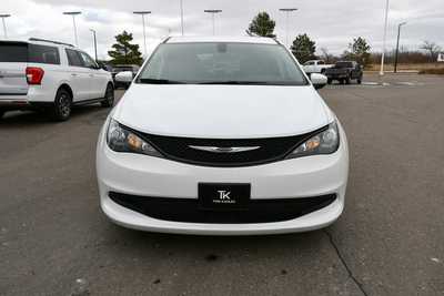 2022 Chrysler Voyager, $21000. Photo 11