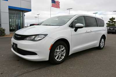 2022 Chrysler Voyager, $21000. Photo 2