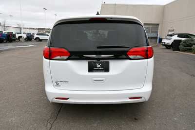 2022 Chrysler Voyager, $21000. Photo 6