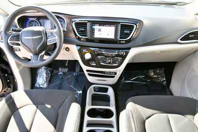 2023 Chrysler Voyager, $22250. Photo 3