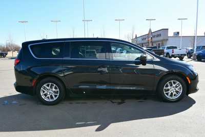 2023 Chrysler Voyager, $22250. Photo 9
