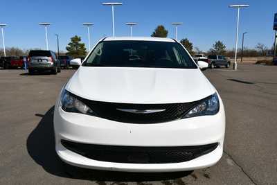 2022 Chrysler Voyager, $21500. Photo 11