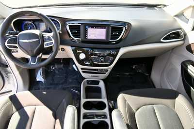 2022 Chrysler Voyager, $21500. Photo 3