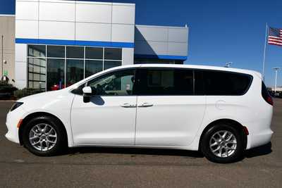 2022 Chrysler Voyager, $21500. Photo 4