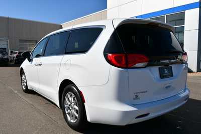 2022 Chrysler Voyager, $21500. Photo 5