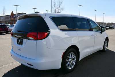 2022 Chrysler Voyager, $21500. Photo 8