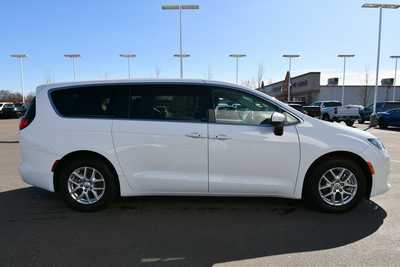 2022 Chrysler Voyager, $21500. Photo 9