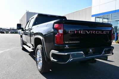 2022 Chevrolet 3500 Crew Cab, $54750. Photo 5