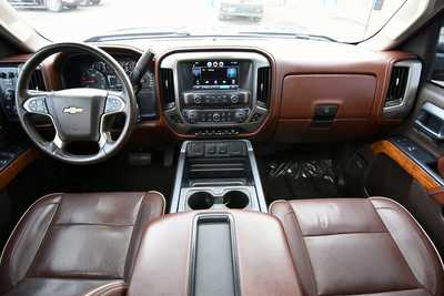 2015 Chevrolet 2500 Crew Cab, $39750. Photo 3