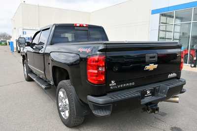 2015 Chevrolet 2500 Crew Cab, $39750. Photo 5