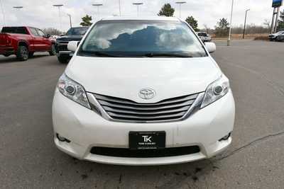 2016 Toyota Sienna, $17000. Photo 11