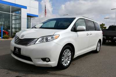 2016 Toyota Sienna, $17000. Photo 2