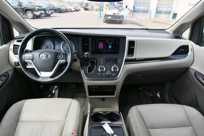 2016 Toyota Sienna, $17000. Photo 3