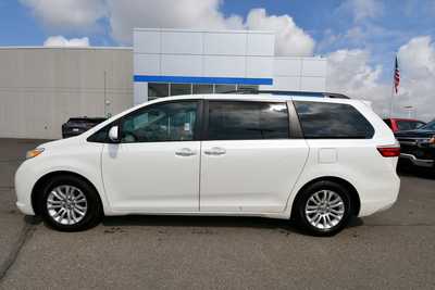 2016 Toyota Sienna, $17000. Photo 4