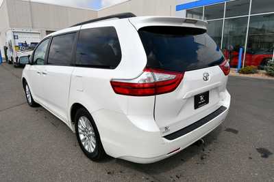 2016 Toyota Sienna, $17000. Photo 5