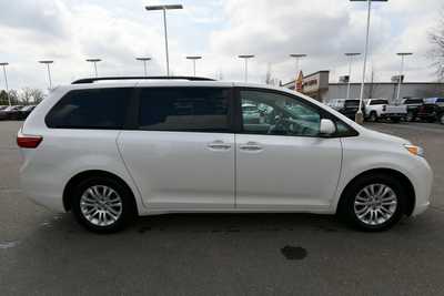 2016 Toyota Sienna, $17000. Photo 9