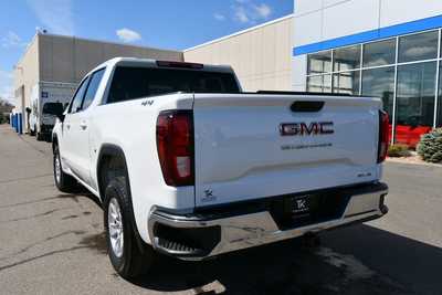2023 GMC 1500 Crew Cab, $40500. Photo 5