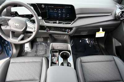 2025 Chevrolet Equinox, $32645. Photo 3