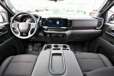 2024 Chevrolet 1500 Crew Cab, $43000. Photo 3