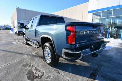 2025 Chevrolet 3500 Crew Cab, $68000. Photo 5