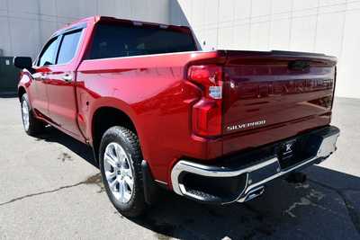 2022 Chevrolet 1500 Crew Cab, $47300. Photo 5