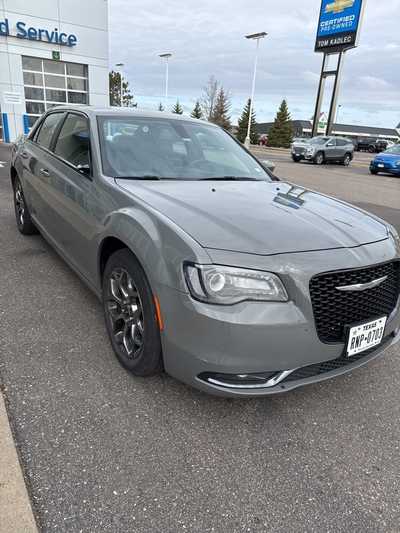 2017 Chrysler 300, $19000. Photo 2