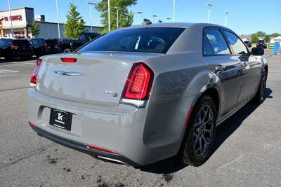 2017 Chrysler 300, $18750. Photo 7